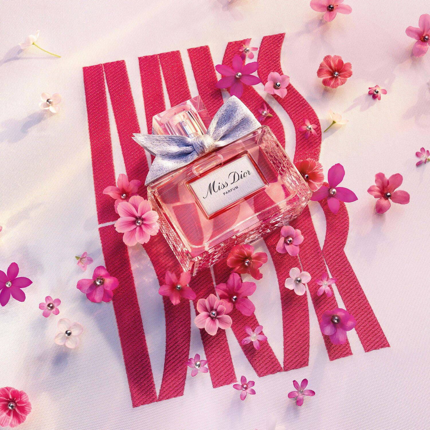 MISS DIOR PARFUM NOTAS FLORALES AFRUTADAS Y AMADERADAS INTENSAS